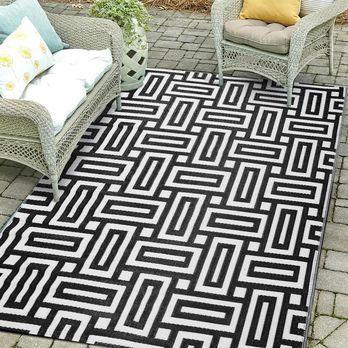 Outdoor Rug 210Cm X 150Cm - Black