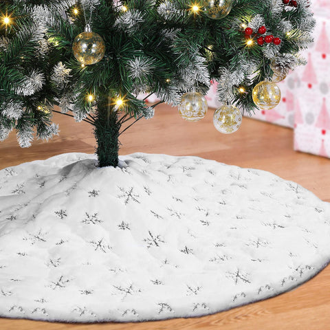 CHRISTMAS Plush Tree Skirt